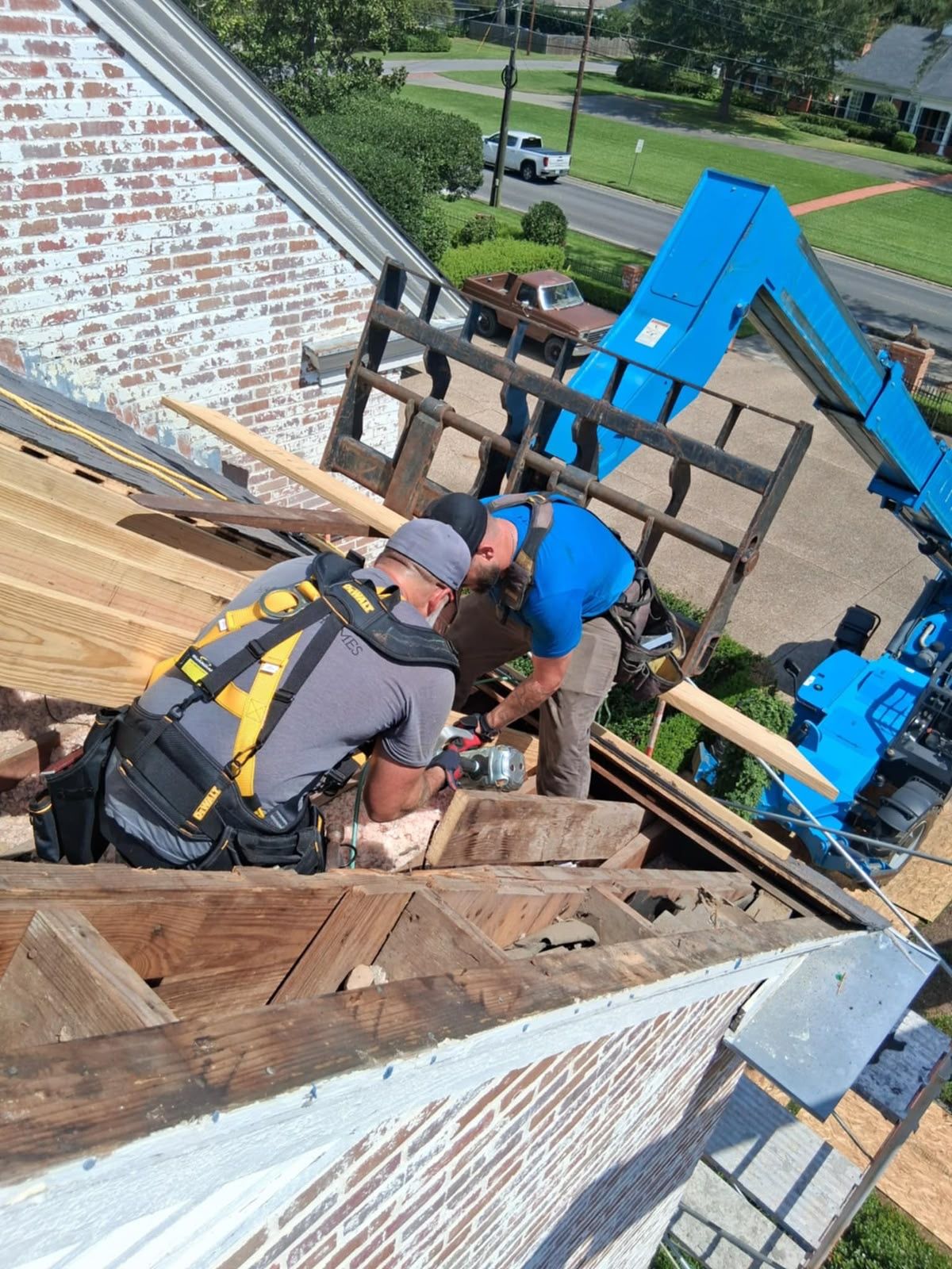 Rebuilding a roof deck from the lift