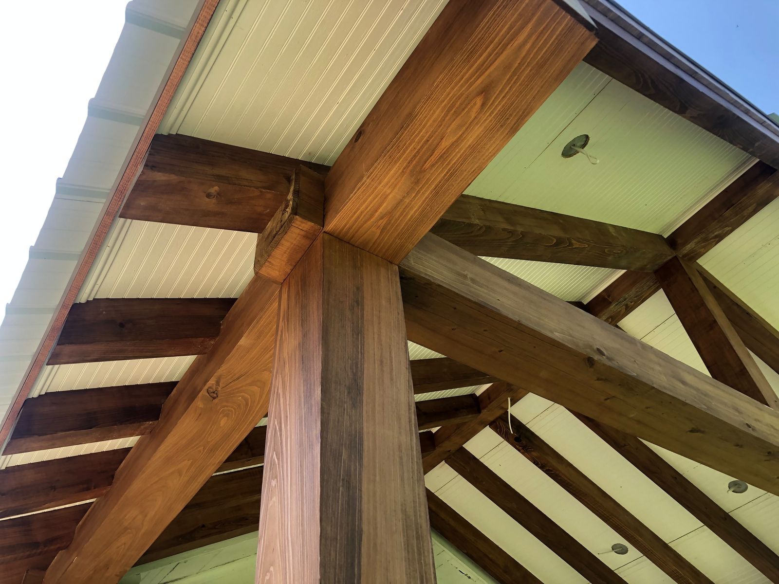 Timber post and knee braces