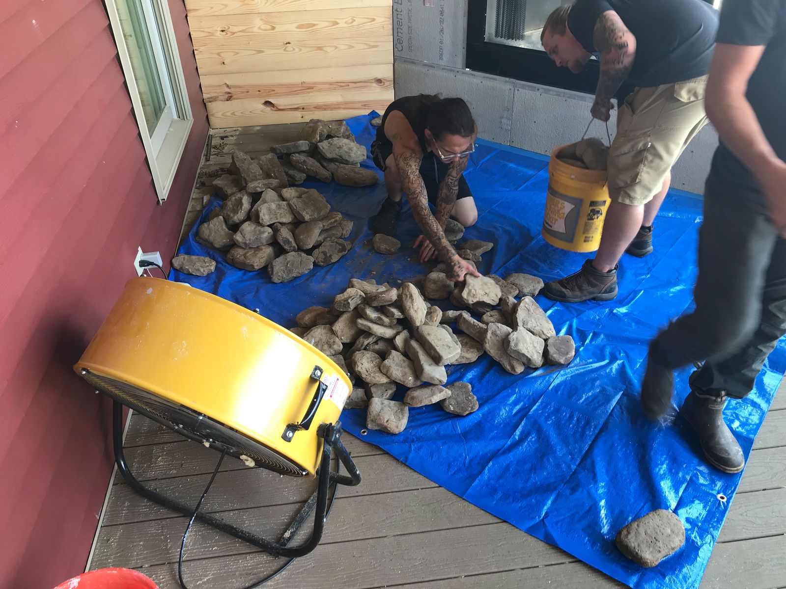 Sorting stone for a fireplace