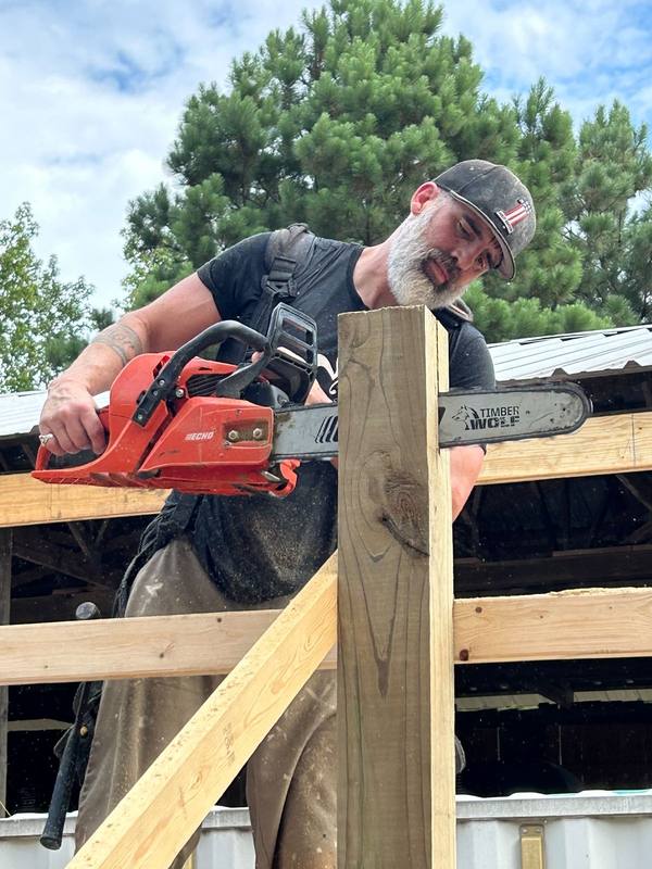 Notching a post with the chainsaw